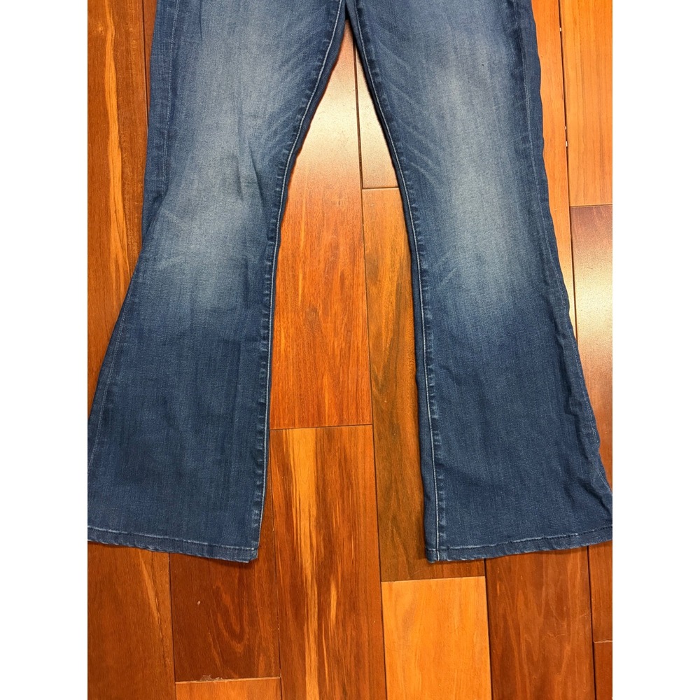 Mother The Weekender Fray Mid Rise Flare Jeans Tongue and Chic Denim Size 28 - Picture 8 of 10